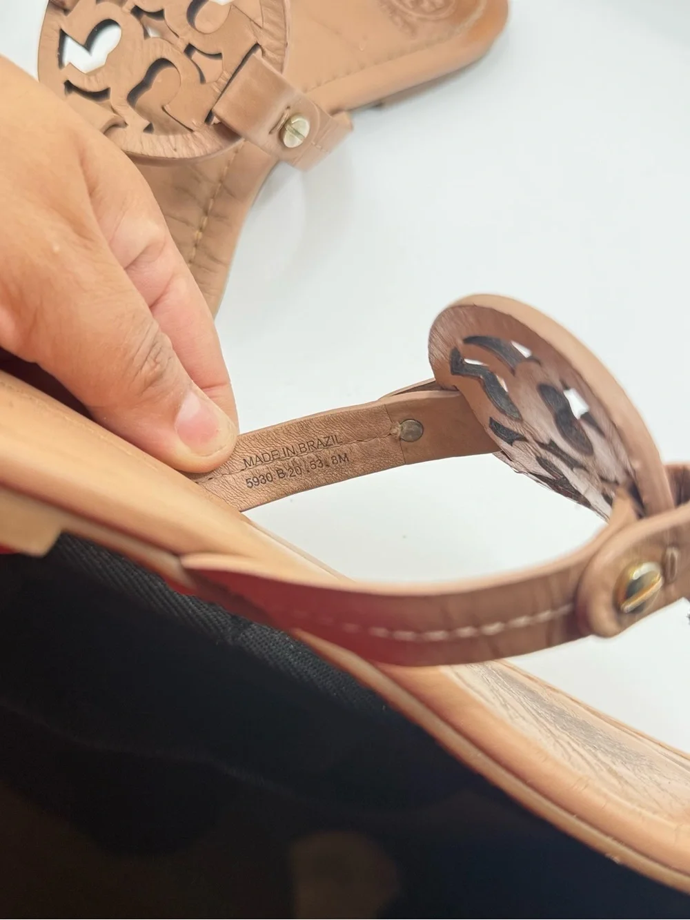 Tory Burch Leather Logo Thong Sandals in Tan
